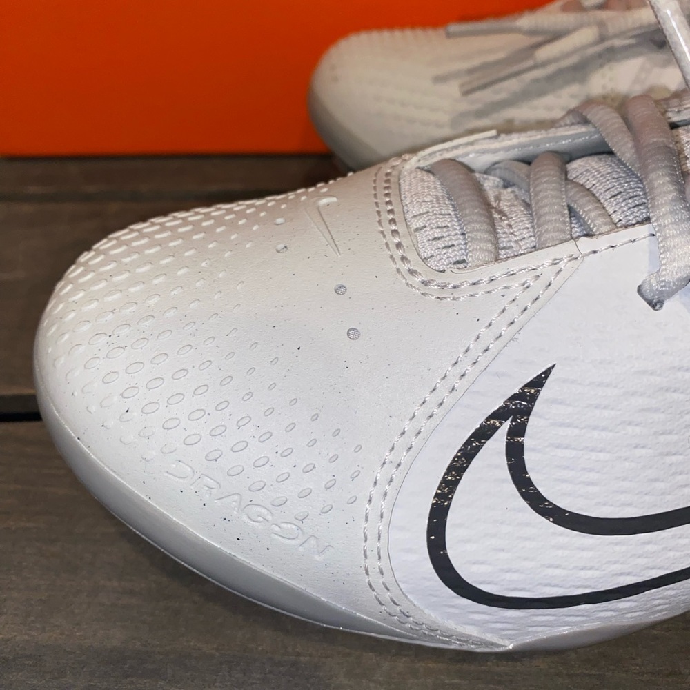 Nike Hyperdiamond 4 Pro Women's Softball Spikes. NWOB Sz8 -Light grey - Picture 5 of 6